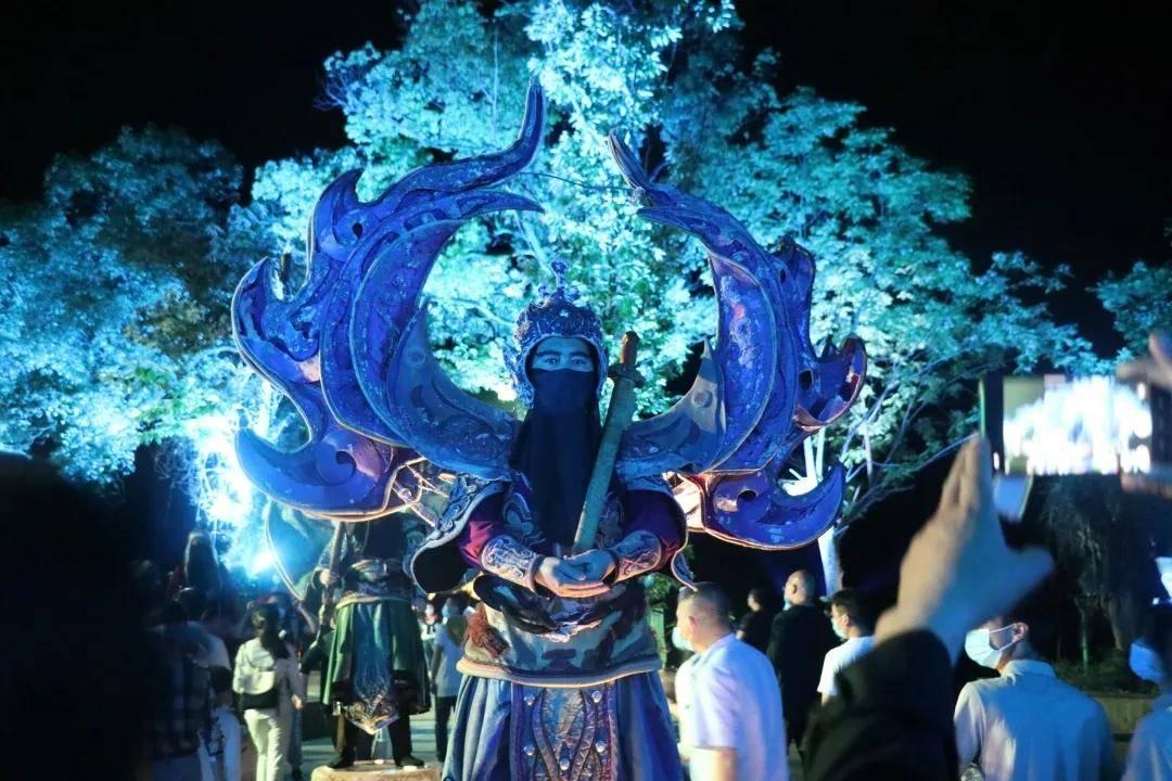 28岁男星离奇去世,尸检结果曝光死因,家属河边举行招魂仪式